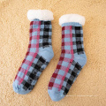 Chaussette de pantoufle fuzzi pour les femmes hivernales